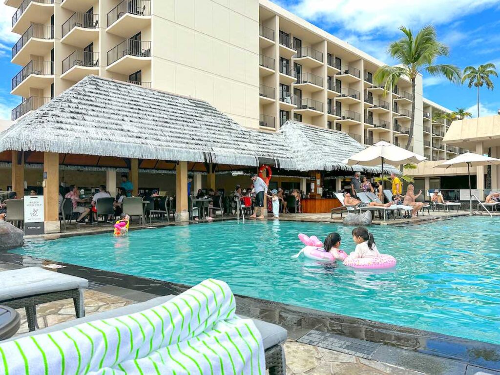 Image of the pool area at the Courtyard King Kamehameha’s Kona Beach Hotel