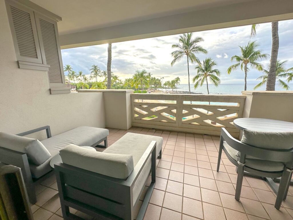 Image of two lounge chairs on a lanai at the Fairmont Orchid.