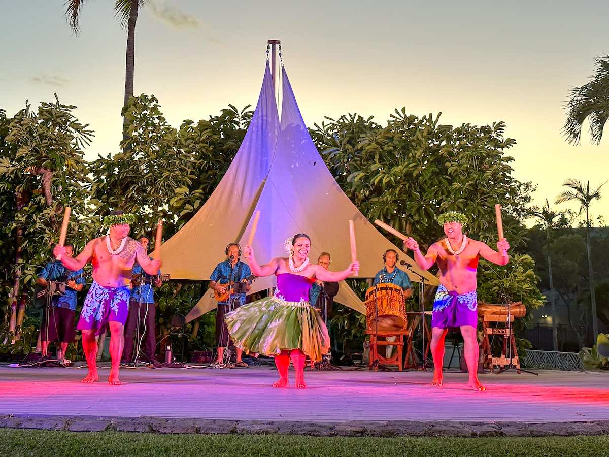 Check out this review of the Hawaii Loa Luau at the Fairmont Orchid Resort on the Big Island of Hawaii. Image of hula dancers at the Fairmont Orchid luau