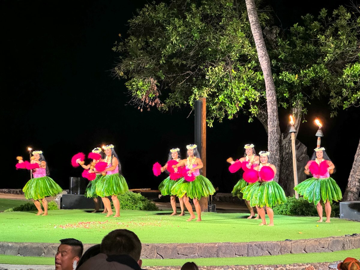 Image of hula dancers at Old Lahaina Luau